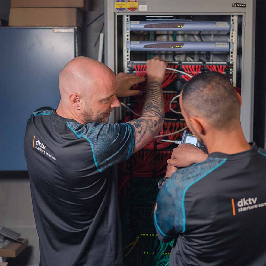 Teknikere Der Samarbejder Ved Krydsfelt