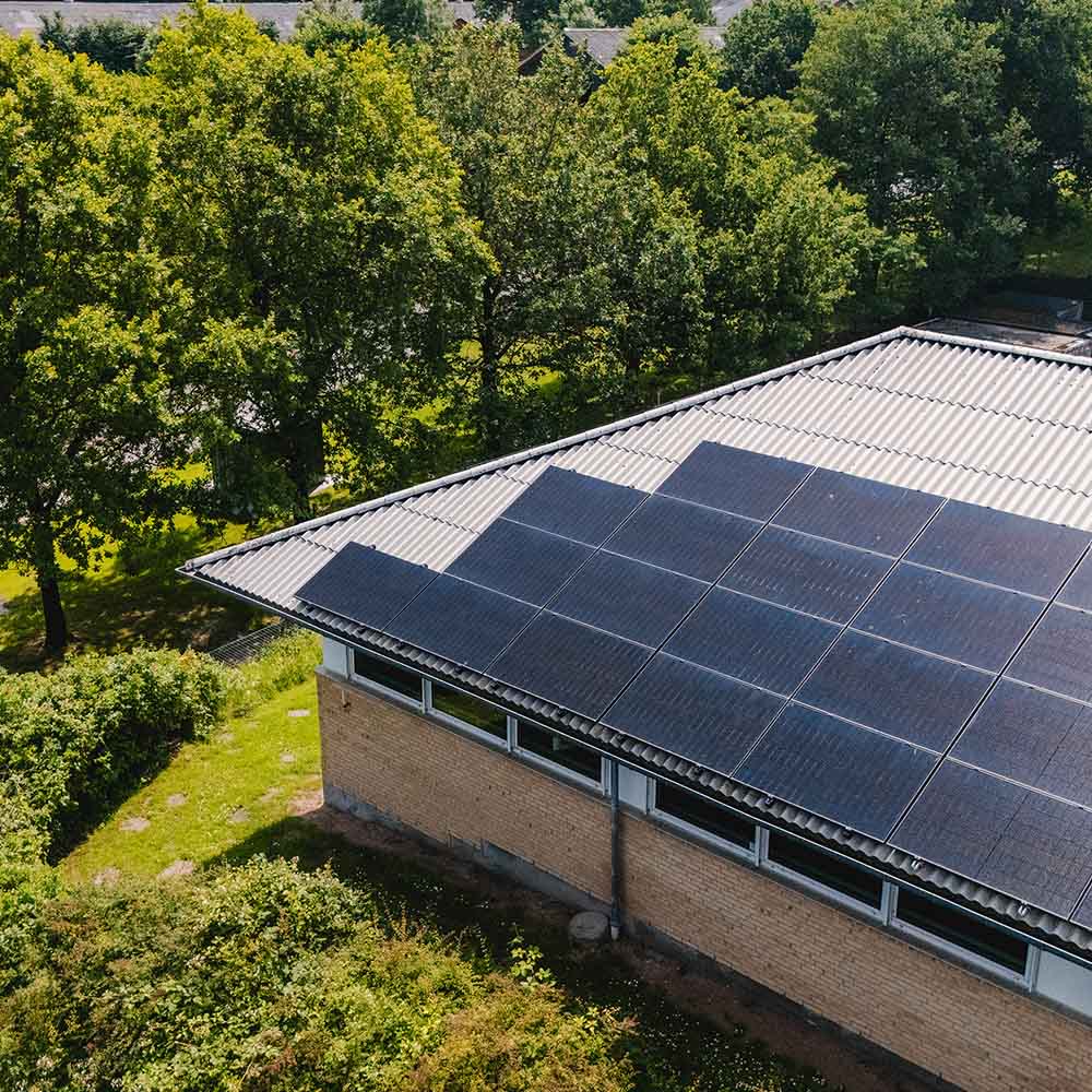 Solcelleranlæg Monteret På Virksomhedens Tag