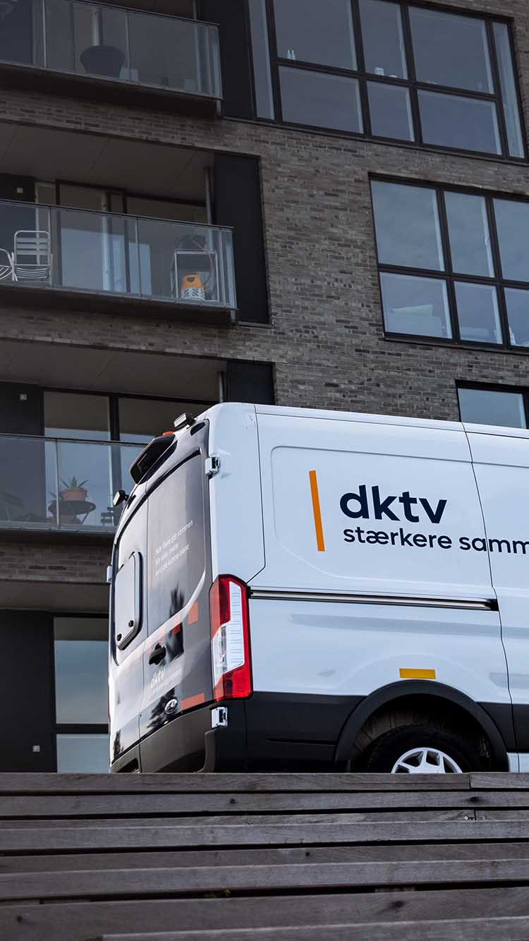 Dktv Teknikerbil Foran Lejligheder I København Mobil
