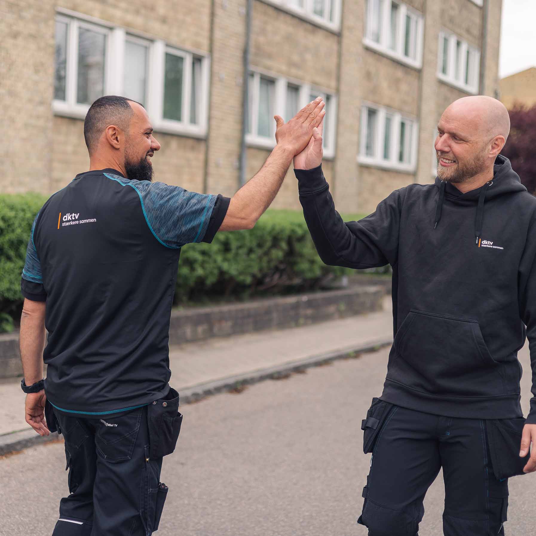 Dktv Teknikere Highfiver I Boligforening Bubble