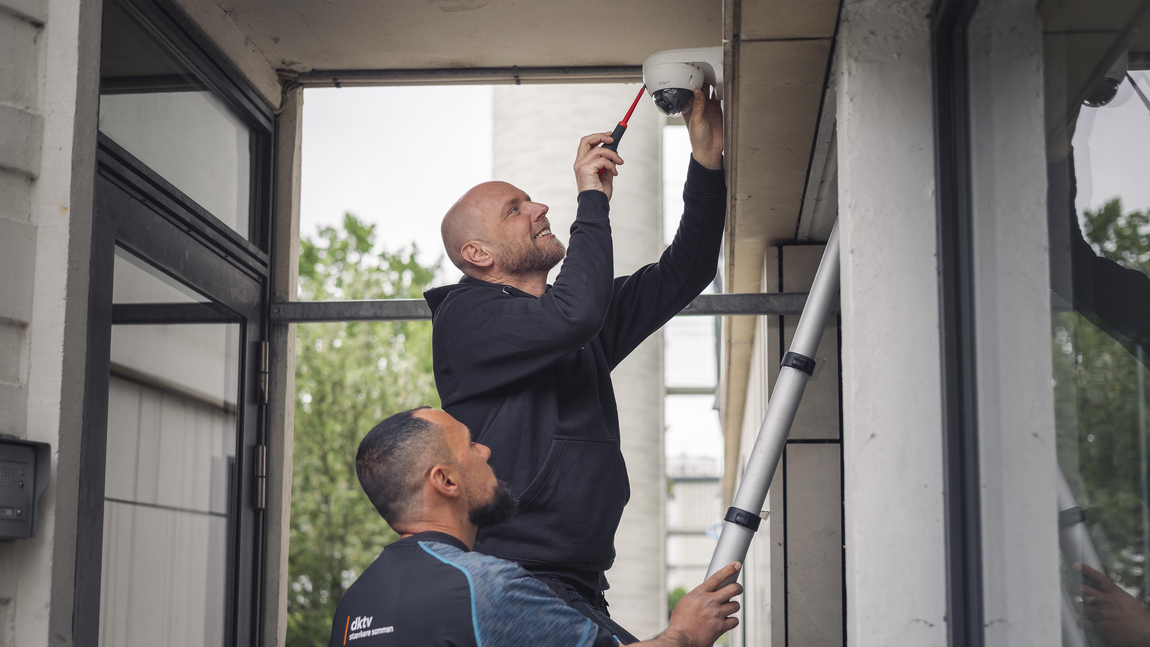 Dktv Sikrer Jeres Ejendom Og Værdier Med Overvågning, Adk, Alarm, Dørtelefoni