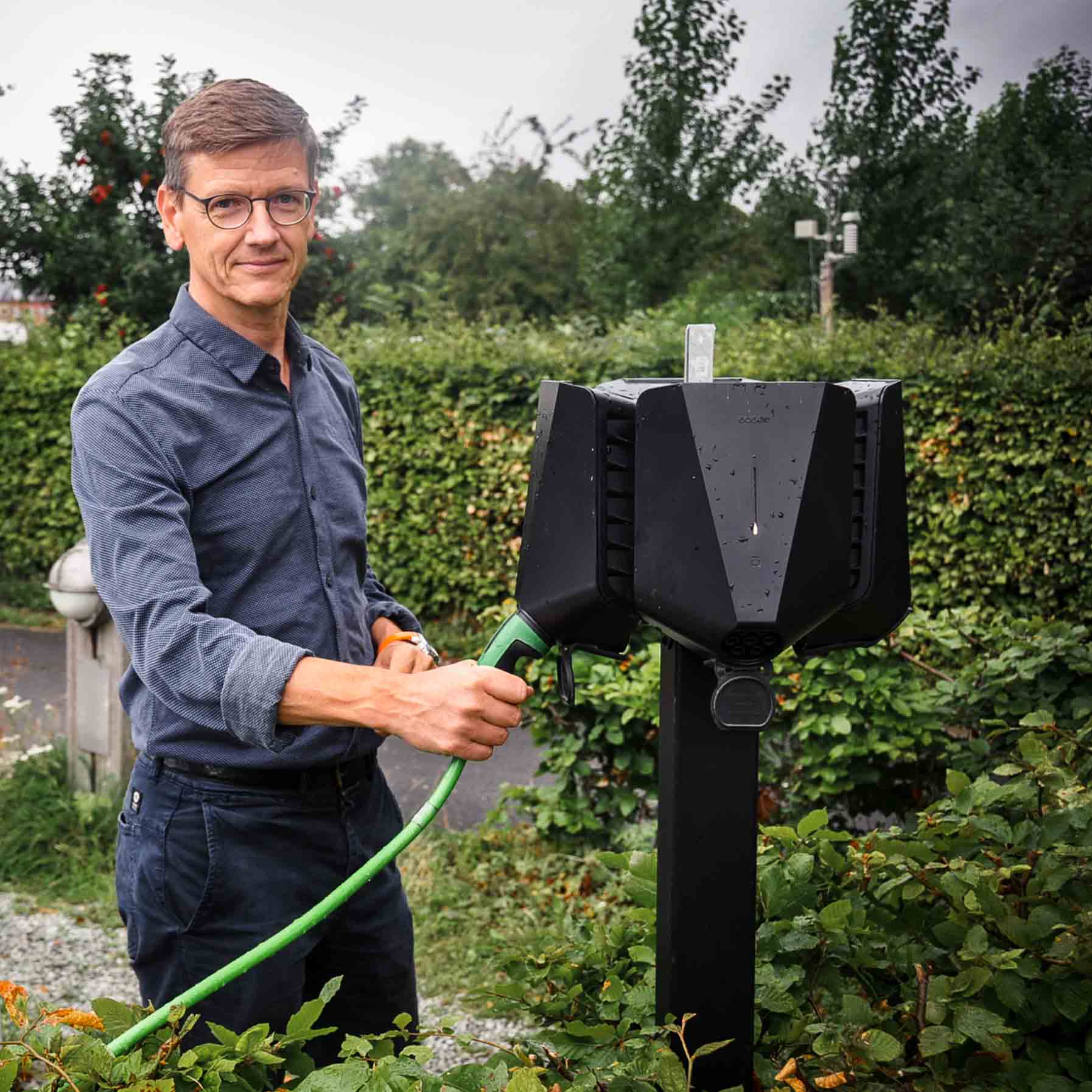 Halvtolv Forening Med Fokus På Bæredygtighed Opladning