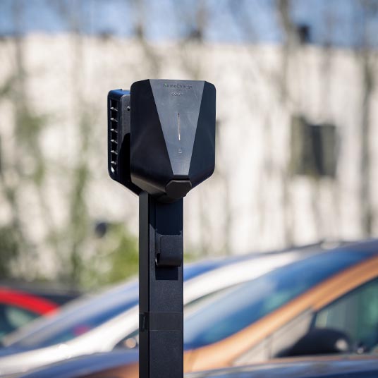 Ladestander Til Elbil På Parkeringsplads Mobil